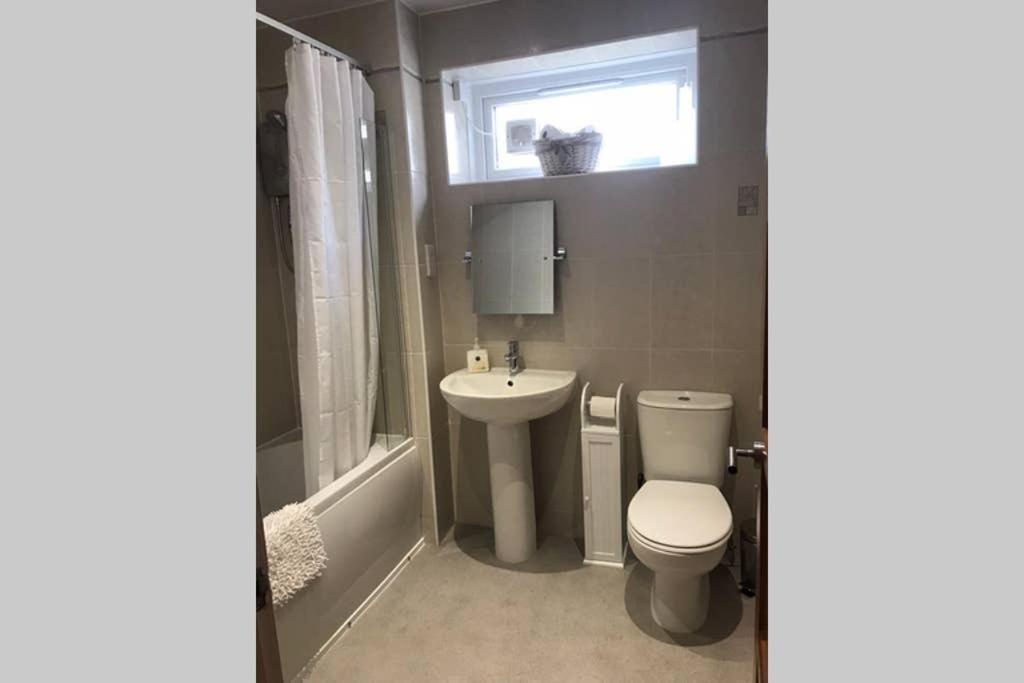 2 Catherines City Cottage パース エクステリア 写真